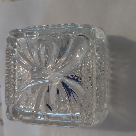 Butterfly Trinket Box Bow Glass Present 24% Lead Crystal Yugoslavia Crystal - Picture 1 of 5